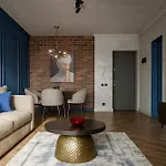 Qult - Modigliani Apartment *